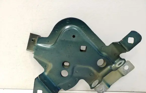 Audi e-tron Fender mounting bracket 4KE821150