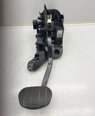BMW 2 F46 Brake pedal 6860677 6856600 1929610