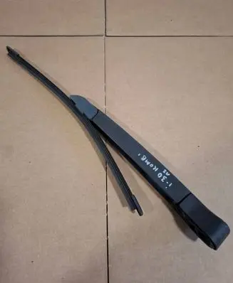 Rear wiper blade arm