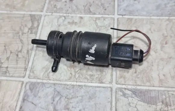 Audi A4 S4 B6 8E 8H Windscreen/windshield washer pump 1J0973722