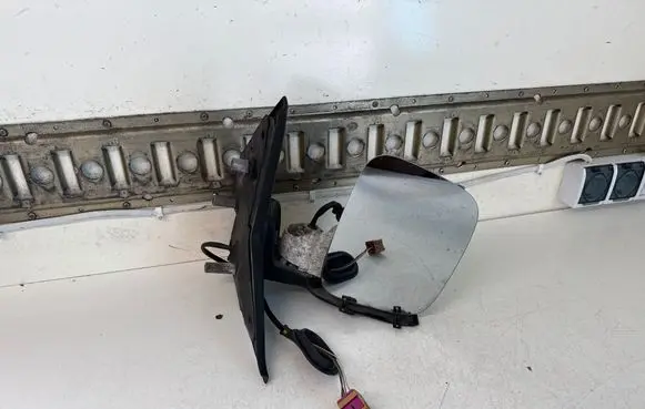 Volkswagen Transporter - Caravelle T5 Front door electric wing mirror E1020719 E1010719 7H1857508A