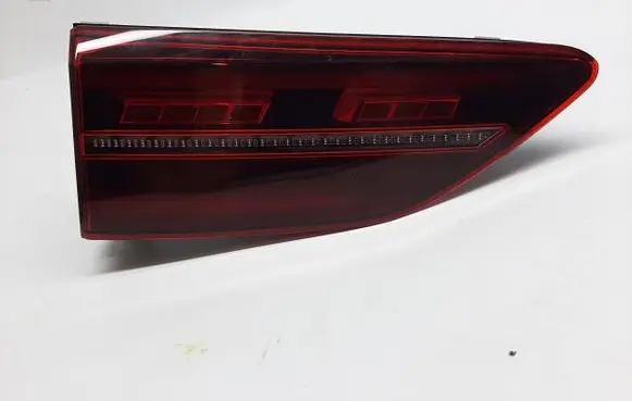 Tailgate rear/tail lights