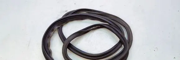 Audi A3 S3 8V Rubber seal tailgate window/glass 8V5827705E