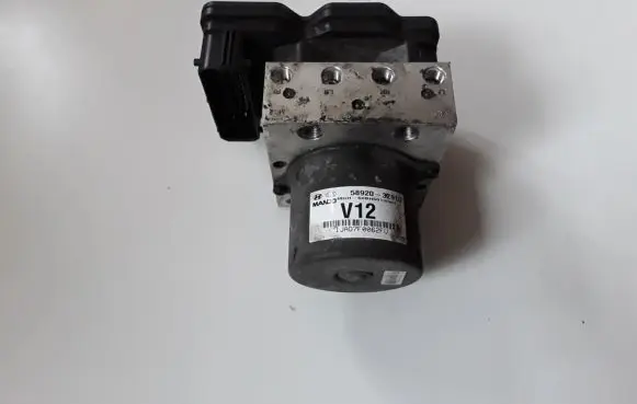 Hyundai i40 ABS Pump 589203Z910
