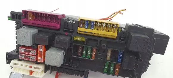 Mercedes-Benz C W204 Fuse module 2049005003