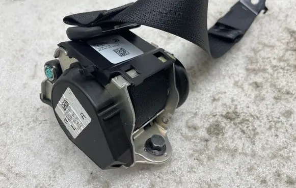 Tesla Model 3 Rear seatbelt 1110154c1g