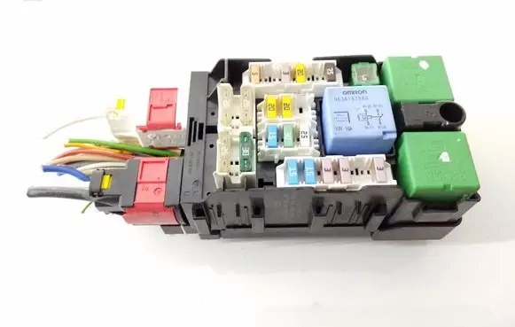 Peugeot 508 Fuse module 9665492680