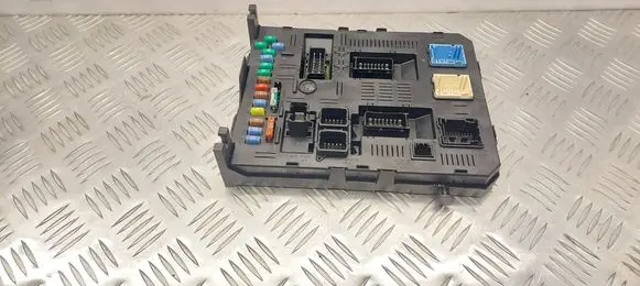 Peugeot 607 Fuse module 281133963A1 216760315B 281133426A