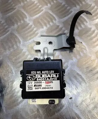 Subaru Legacy Light module LCM 84051AJ010 98PFP004474 3560020095