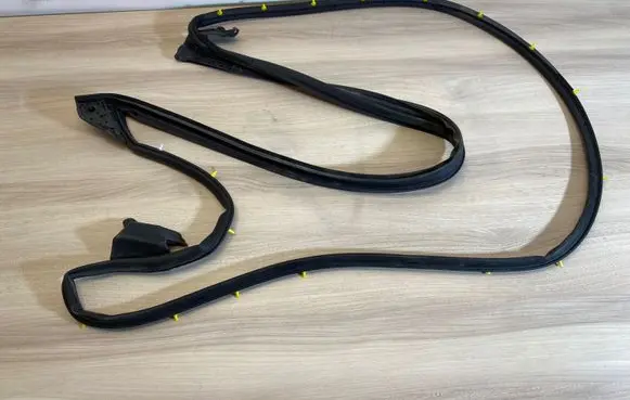 Toyota RAV 4 (XA50) Rubber seal front door (on door) 9K261843NRC