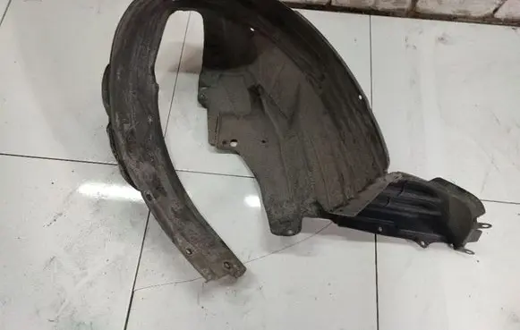 Front wheel arch liner splash guards
