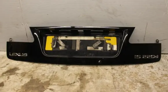 Lexus IS 220D-250-350 Rear light center trim bar blend 