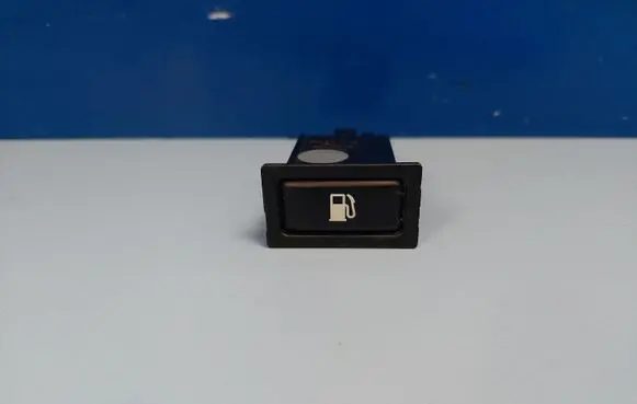 Toyota Avensis T250 Fuel tank opening switch 156795 5660A40