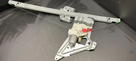 Mercedes-Benz Sprinter W906 Front door window regulator with motor 9067200046 0068205442