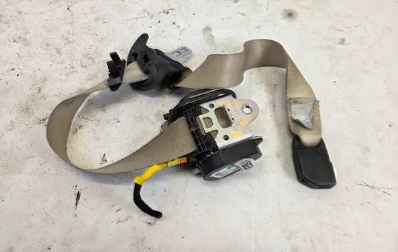 Maserati Ghibli Front seatbelt 628444300