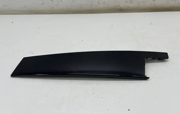 Mercedes-Benz GLA W156 X156 Front door glass trim molding A1567220428