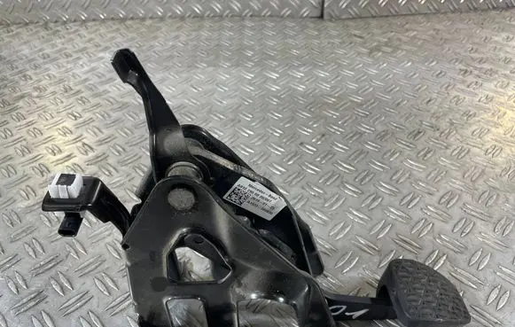 Mercedes-Benz Sprinter W907 W910 Brake pedal A9102900000 20190123 A1923080630
