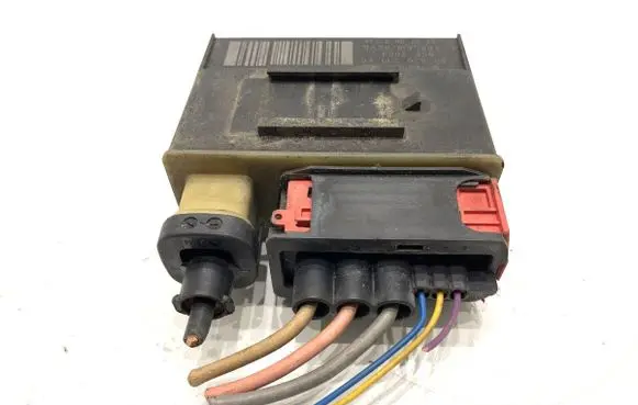 Peugeot 207 Fan control module 9652021180