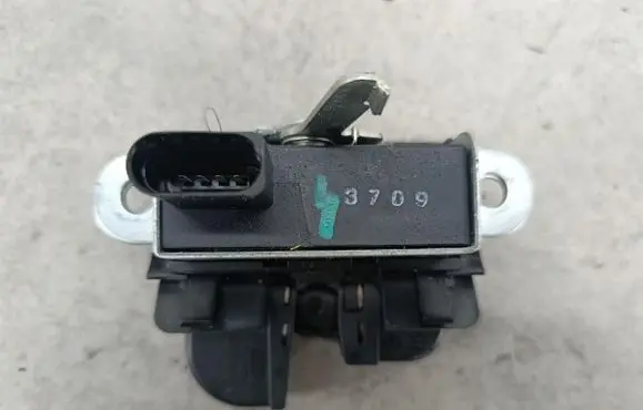 Seat Altea XL Tailgate lock latch 5P8827505