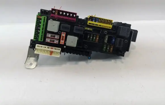 Mercedes-Benz C W204 Fuse box set A2319025101 A2049012602