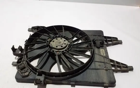 Renault Kangoo II Radiator cooling fan shroud 8200427466