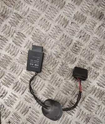 Volkswagen Golf VI Fuel pump relay 1K0906093F