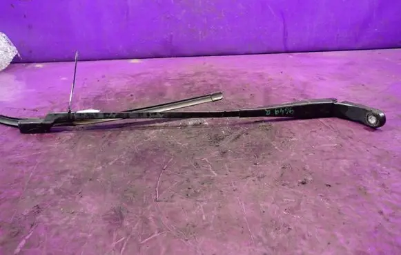 Peugeot 3008 I Front wiper blade arm
