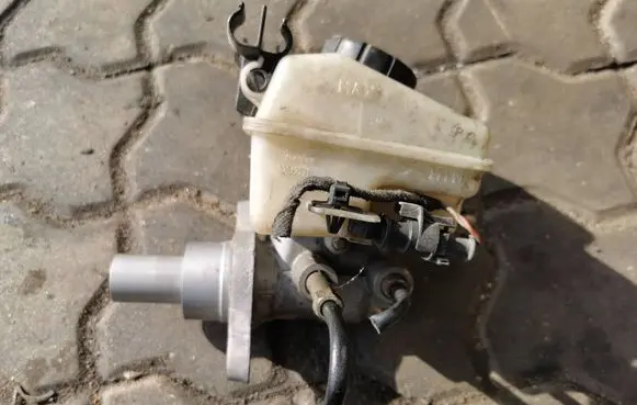 Opel Zafira B Master brake cylinder 32067271