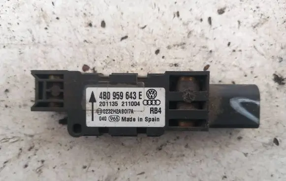 Audi A8 S8 D3 4E Airbag deployment crash/impact sensor 4B0959643E 2011352110