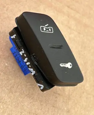 Volkswagen Golf V Central locking switch button 1K0962126