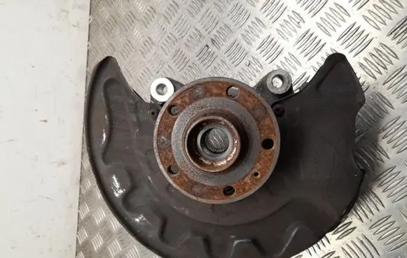 Volkswagen PASSAT B8 Front wheel hub 5Q0407285A