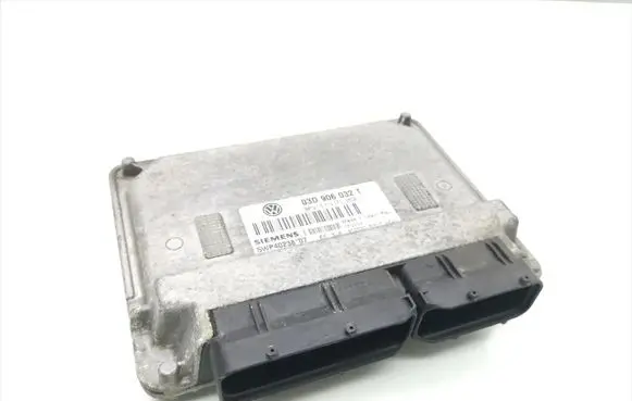 Volkswagen Polo IV 9N3 Engine control unit/module 03D906032T 3PD2508 5WP40238