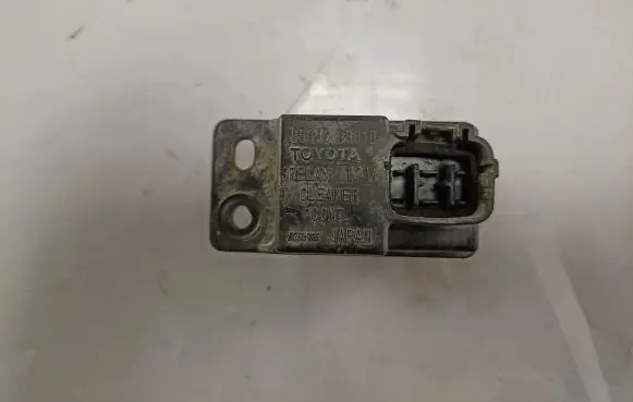 Toyota Land Cruiser (HDJ90) Window washer relay 8594233010