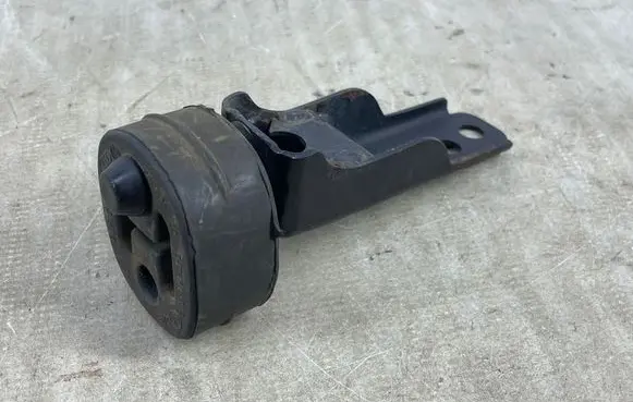 Audi Q5 SQ5 Muffler mount bracket/holder 8D0253147E 7614947