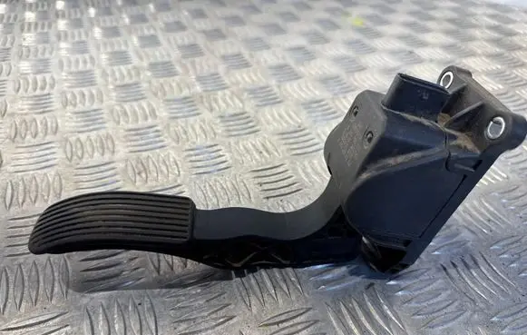Mercedes-Benz Sprinter W906 Accelerator throttle pedal 0280755025