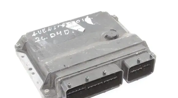 Toyota Avensis T270 Engine control unit/module 8966105D30