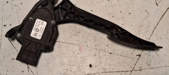 Opel Insignia A Accelerator throttle pedal 6PV00976501 13237356 10022010