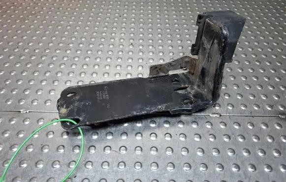 BMW 3 E92 E93 Radiator mount bracket S26371831 7117812