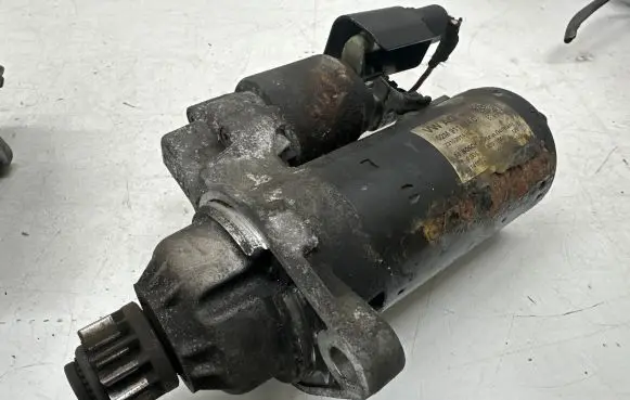 Volkswagen PASSAT CC Starter motor 02M911024C