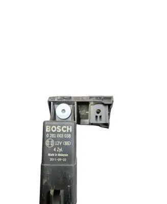 Volkswagen Golf VI Glow plug pre-heat relay 038907281D 0281003038