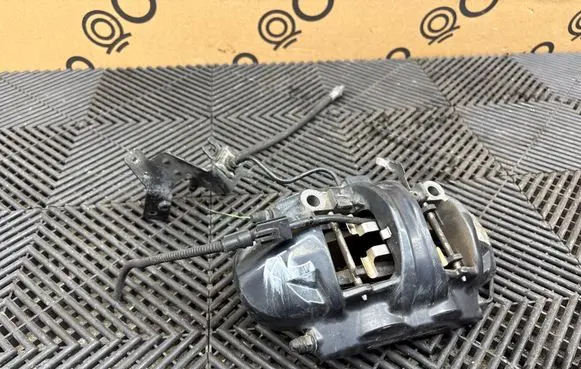 Alfa Romeo Stelvio Front brake caliper 83731
