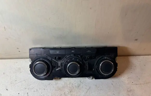 Skoda Octavia Mk2 (1Z) Climate control unit 3T0820047AB 5HB009752