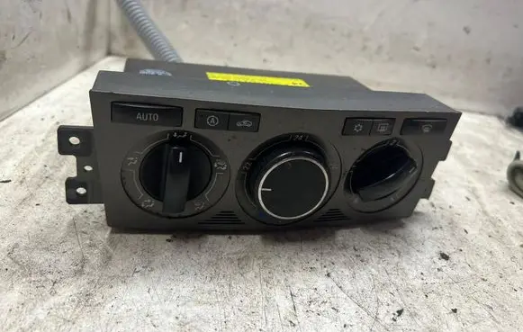 Opel Antara Climate control unit 96850951