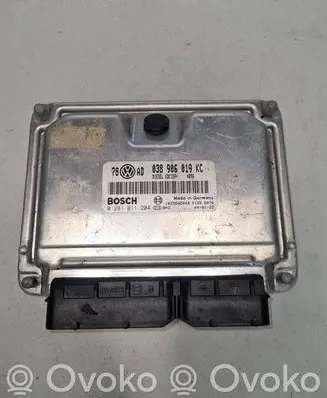 Volkswagen PASSAT B5.5 Engine control unit/module 0281011204