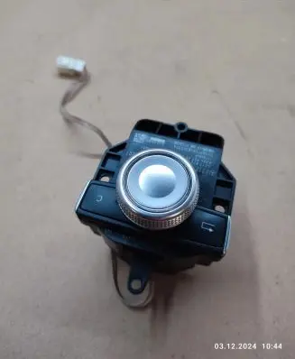 Multifunctional control switch/knob