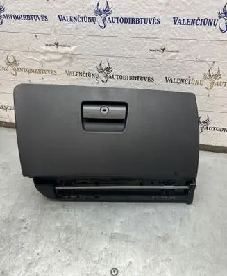 Glove box
