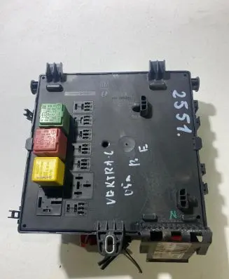 Opel Vectra C Fuse module 519047021 0002055558 13112912