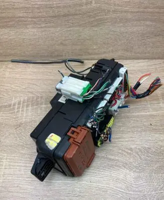 Mitsubishi Carisma Fuse module MR318828 MB953355 WithPlug