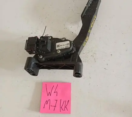 Opel Astra G Accelerator throttle pedal 9157998 6PV00811200