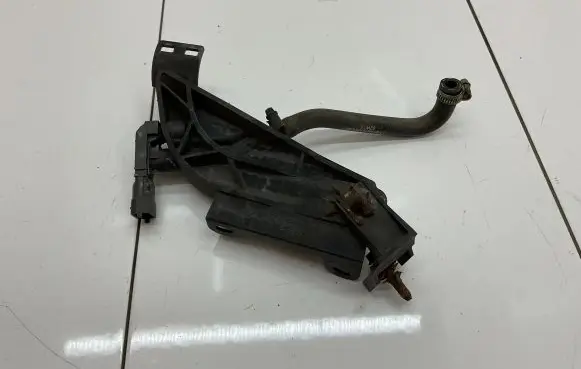 Nissan X-Trail T32 Intercooler pipe mounting bracket 1171942
